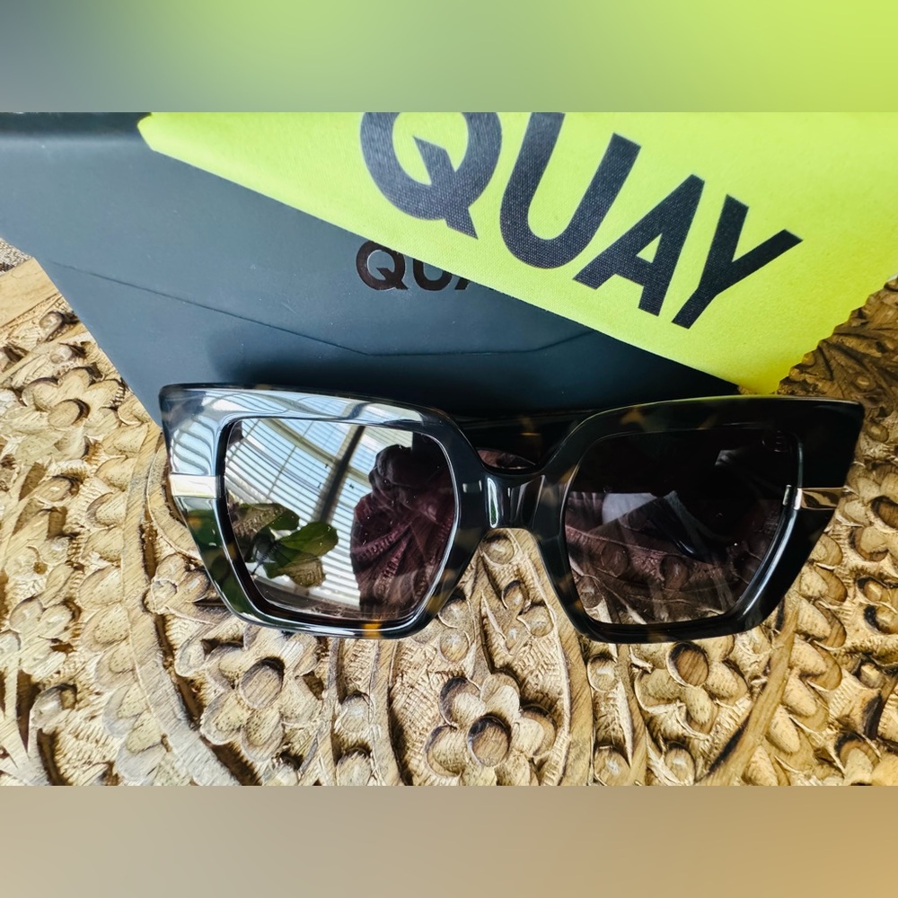 NEW IN BOX!! Quay Notorious Sunglasses in Tortoise - Picture 4 of 16